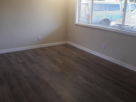 5th image of 15609 SE 1st St