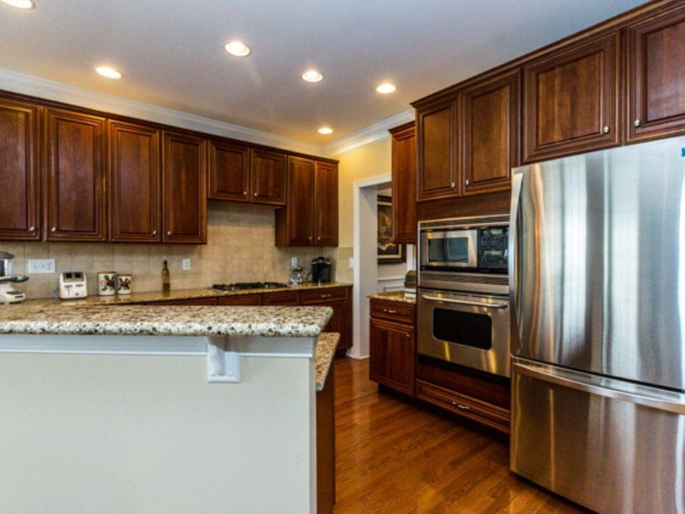 2nd image of 2836 Tansey Ln