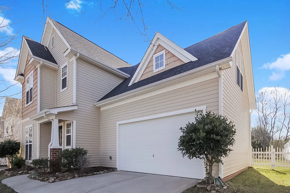 4 bed, 2.5 bath, 2019 sqft, $3,200 — Photo 4