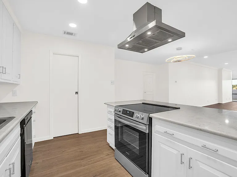 6335 W Northwest Hwy #411 — Photo 24