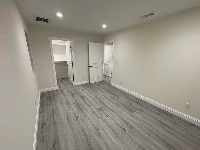 555 Sierra Madre Blvd — Photo 29