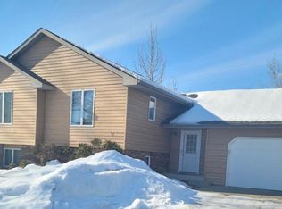 940 Becky Cir, Hudson, WI 54016