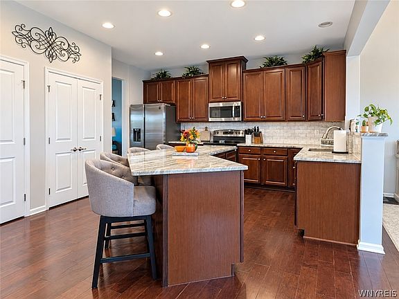 3rd image of 165 Windham Ln