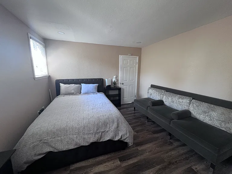 3985 Rhoda Ave #C — Photo 10