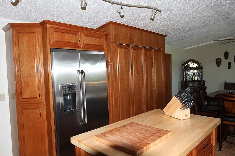 2nd image of 852 Hope Rd