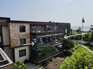 66 20th St E #203, Avalon, NJ 08202