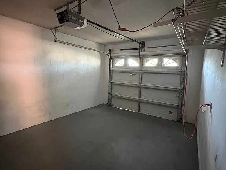 2292 Menomonee Ct — Photo 10