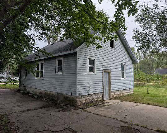 3rd image of 432 Detroit St
