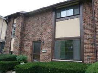 1S128 Danby St, Villa Park, IL 60181