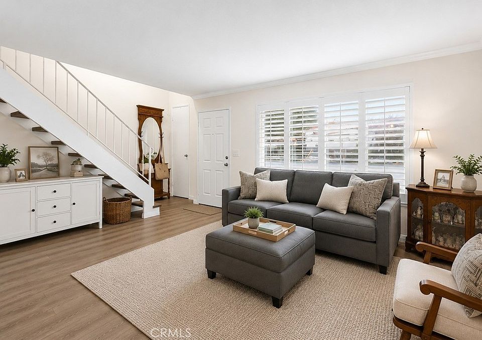 1st image of 360 Meadow Ct