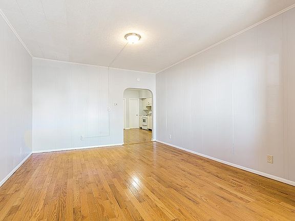 3rd image of 180 Avenue F