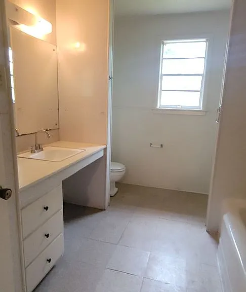 3323 1/2 Darien St #B — Photo 9