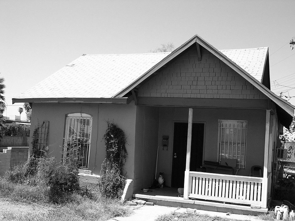 house with nice little front porch