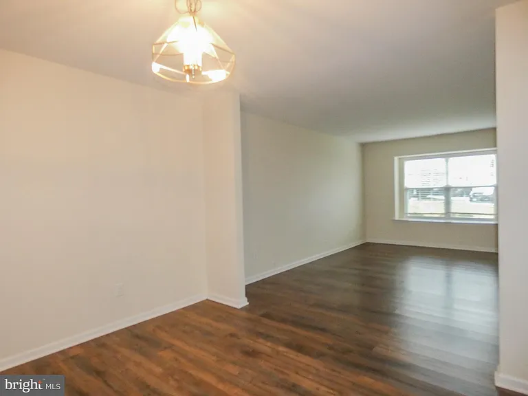2105 Lexington Mews — Photo 21