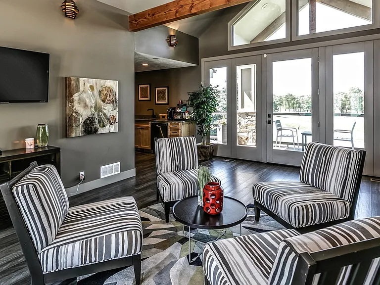 Tiburon View Apartments — Photo 24