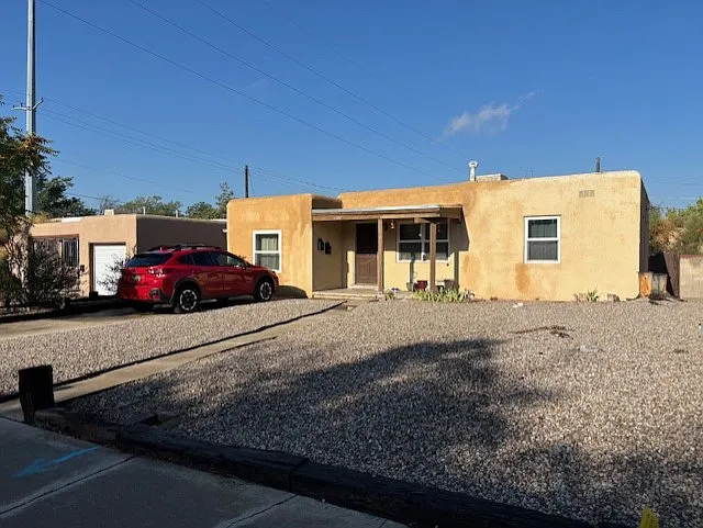 3 bed, 1350 sqft, $1,900 — Photo 1