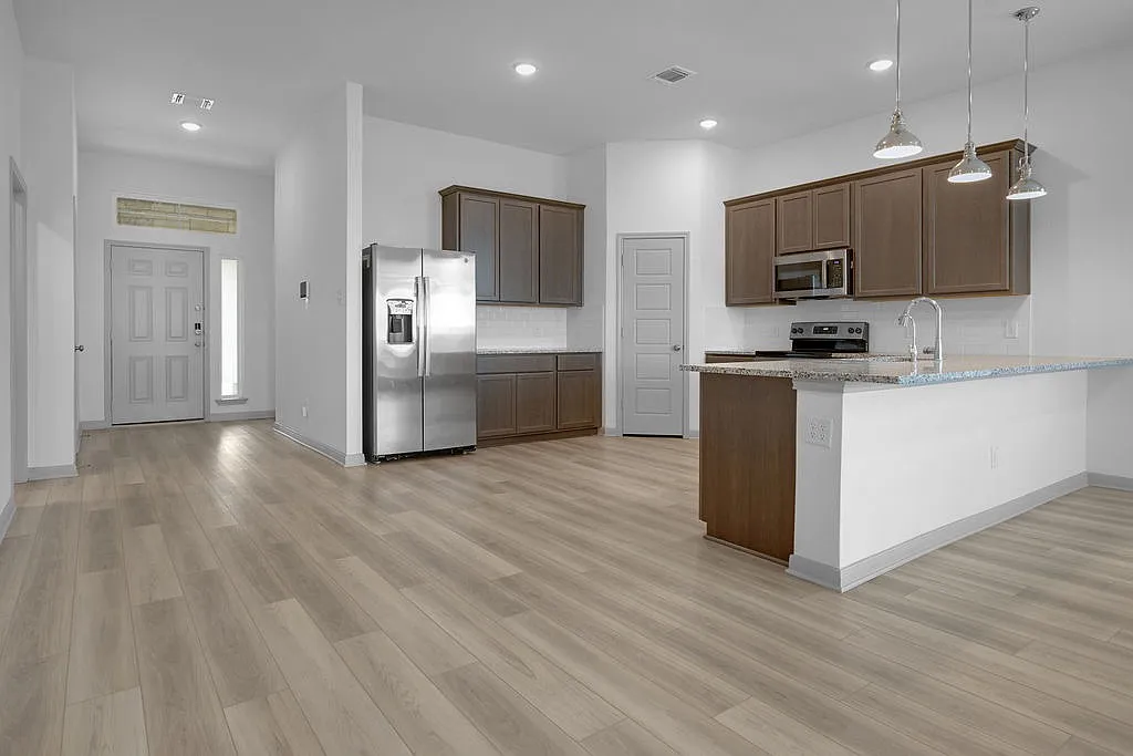 6910 McGregor Loop — Photo 3