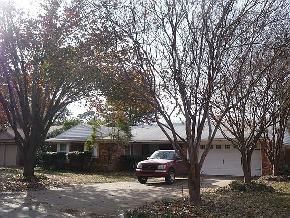 3rd image of 1910 Crestridge Dr