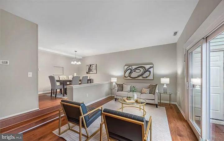 5822 Burke Manor Ct — Photo 19