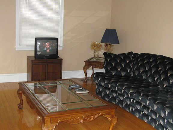3rd image of 315 Parkland Dr