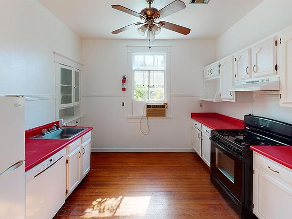 3rd image of 840 Taft Pl #840