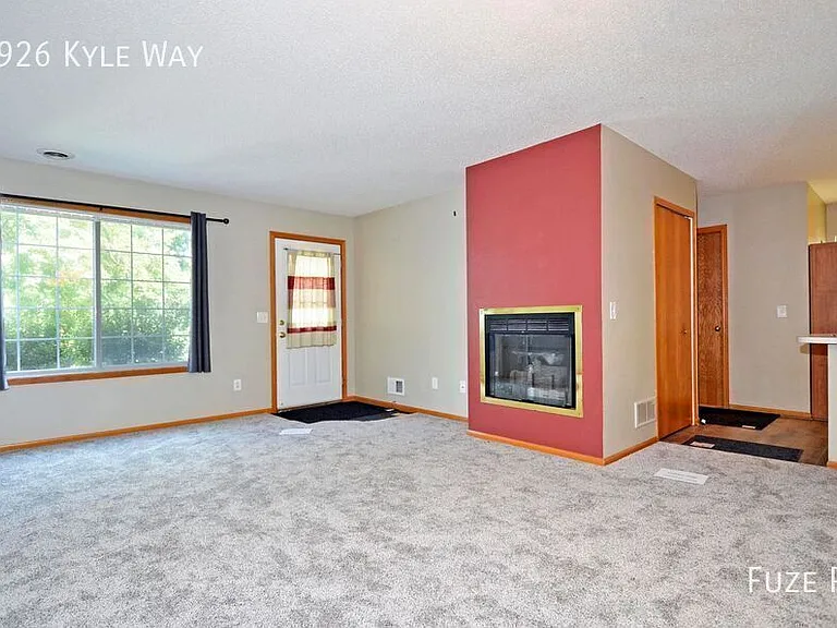 1926 Kyle Way — Photo 4