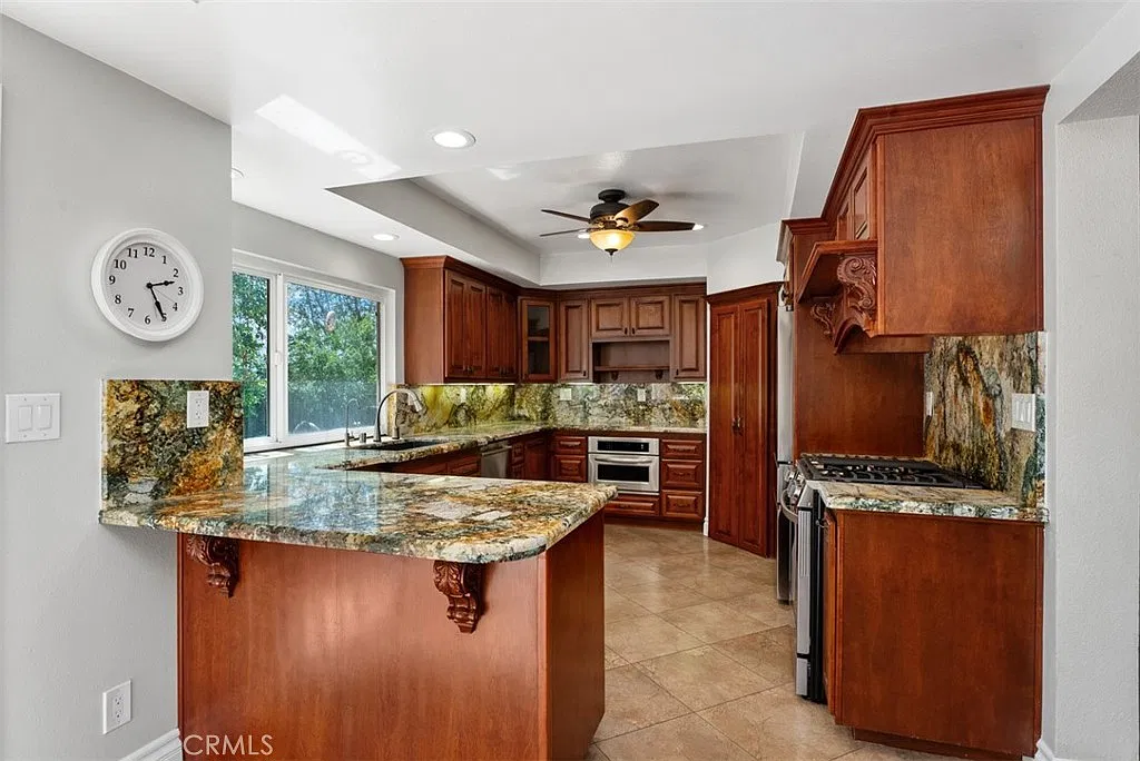 4 bed, 2484 sqft, $5,600 — Photo 1