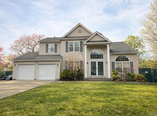 1 Daylilly Court, Middle Island, NY 11953