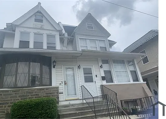 2 bed, 800 sqft, $1,300 — Photo 2