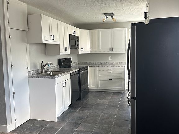 4th image of 332 S Park St #1/2