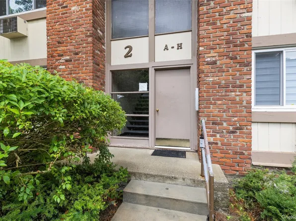 2 Woods End Circle #E, Peekskill, NY 10566