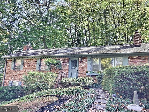 5th image of 2913 Rosemary Ln