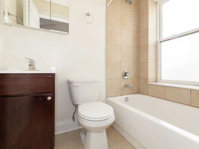 721 W. Belmont — Photo 16