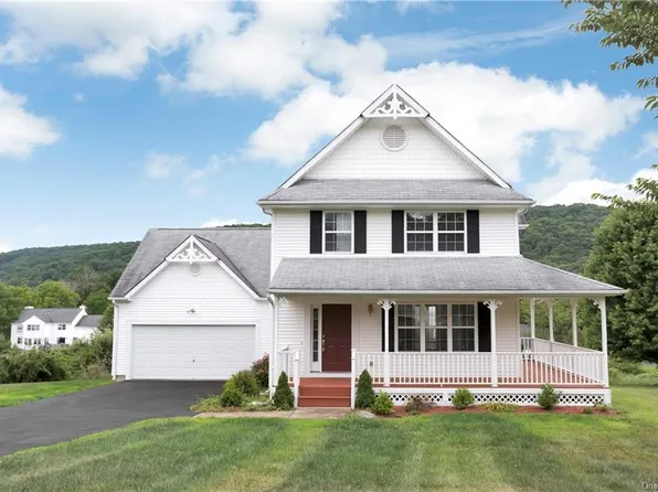 84 W Deer Trl, Pawling, NY 12564