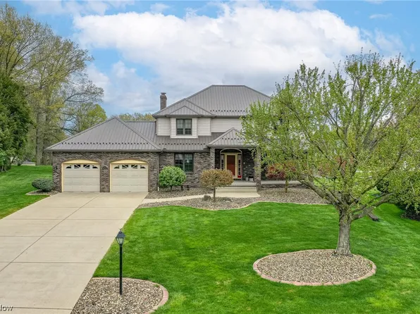 93 Red Grouse Ct, Youngstown, OH 44511