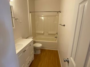 310 Station St APT 2B, Imperial, PA 15126