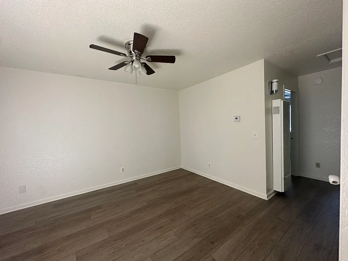 Building Photo - 137 E Harding Way #F
