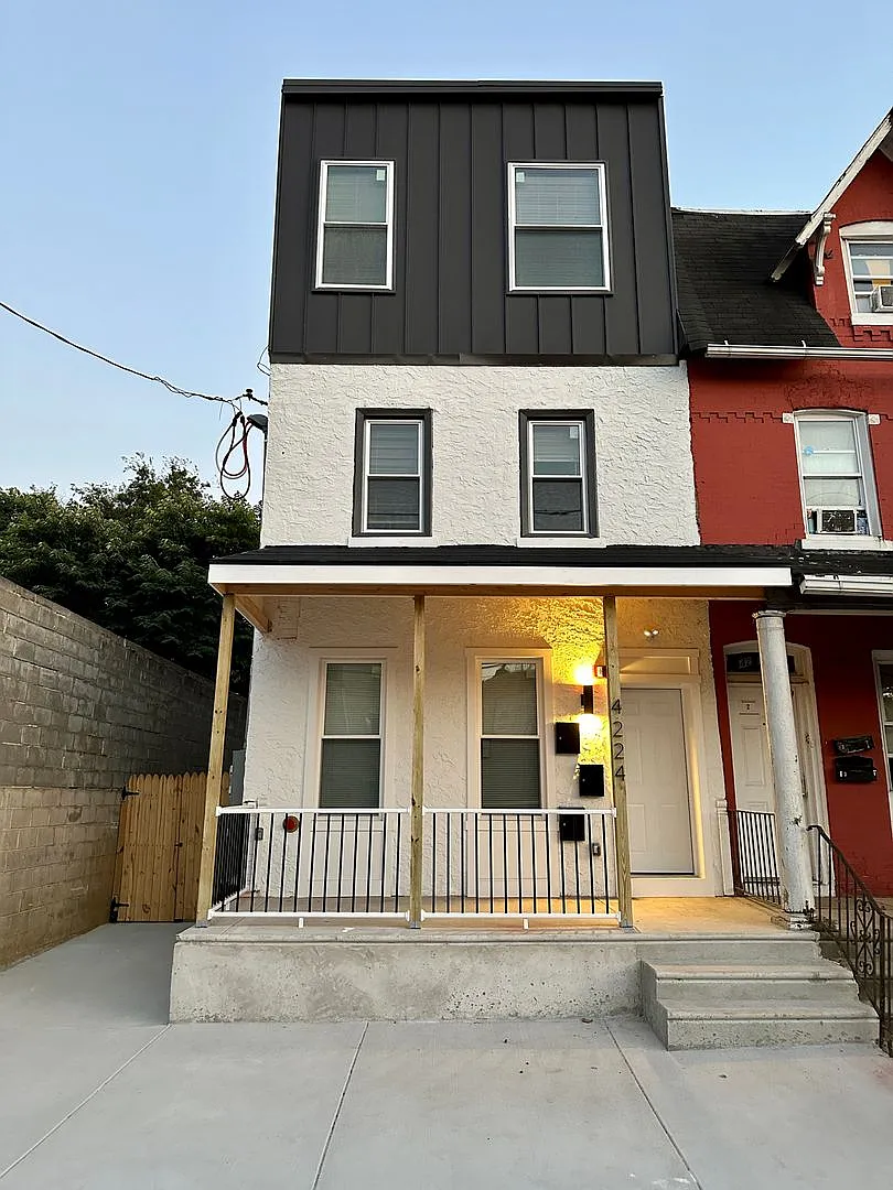 4224 Brown St — Photo 1