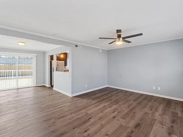 2249 Corbett Ave — Photo 10
