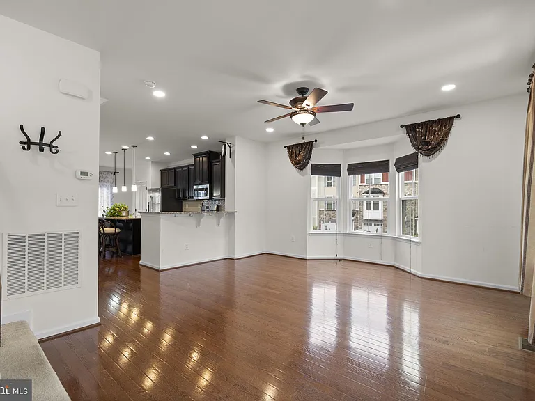 41690 McMonagle Sq — Photo 10