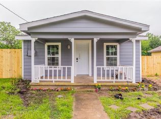 511 W Lake St, Krum, TX 76249