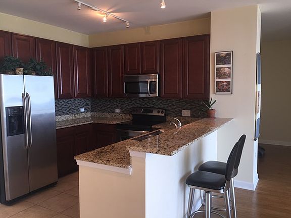 5th image of 1629 S Prairie Ave Unit 2004