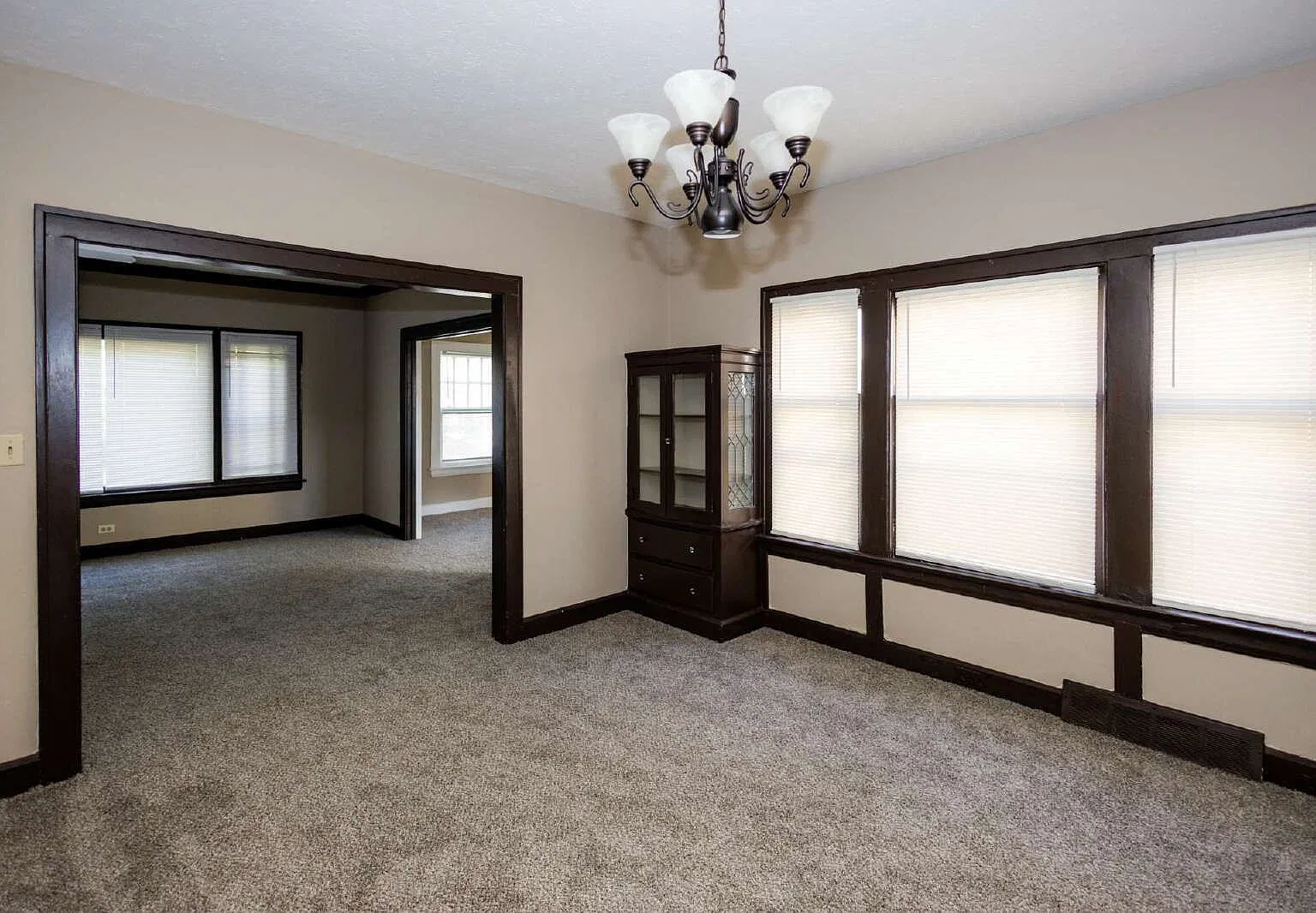 2 bed, 1.0 bath, $1,100 — Photo 2