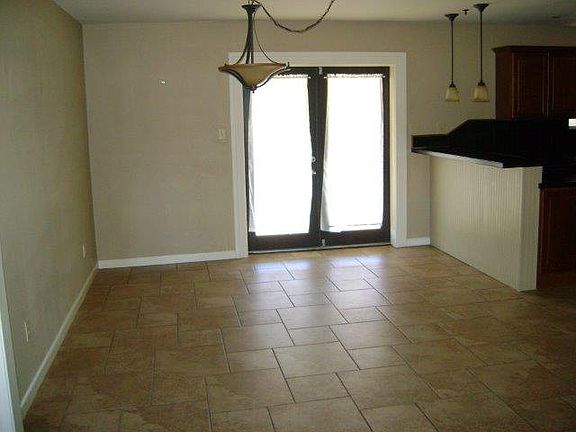 4th image of 3010 Fairway Dr