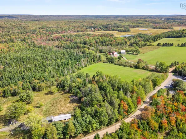 183/191 Perry Grant Dr, Halifax, NS B0N 1K0