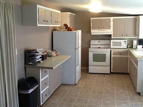4th image of 14569 Emory Ave