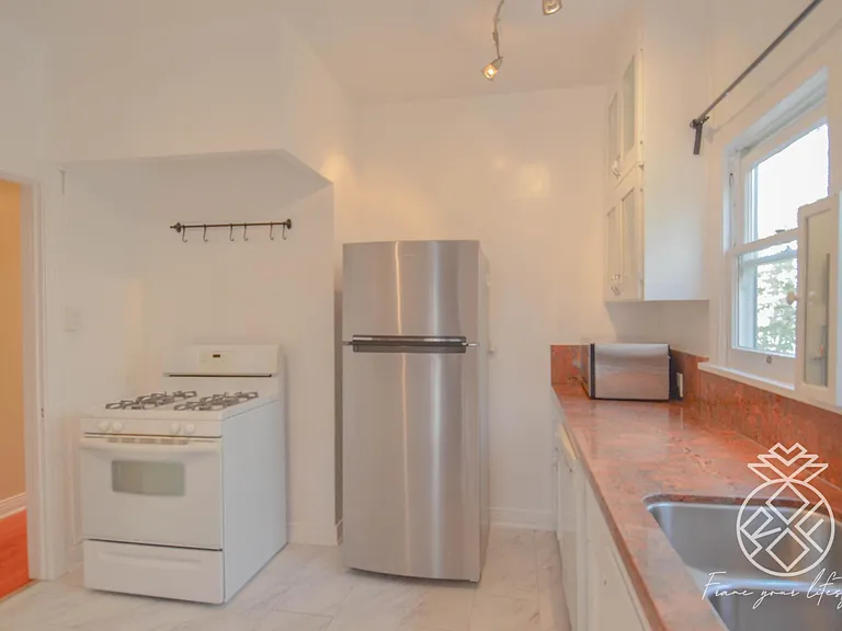 441 N Orange Grove Ave #1/2 — Photo 21