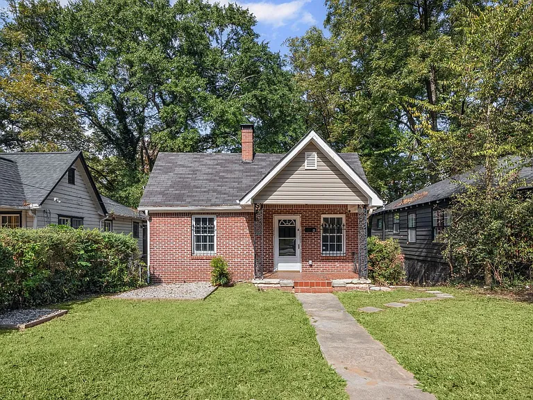1005 Westmoor Dr NW #A — Photo 1