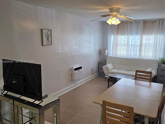 4th image of 5712 Hollywood Blvd #1