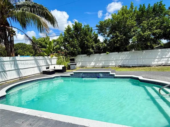6781 Park St, Hollywood, FL 33024